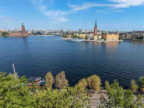 Die Altstadt Stockholms und das Meer davor