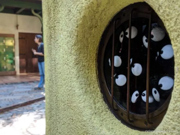 Ghibli Staubbälle hinter Gittern im Ghibli Museum