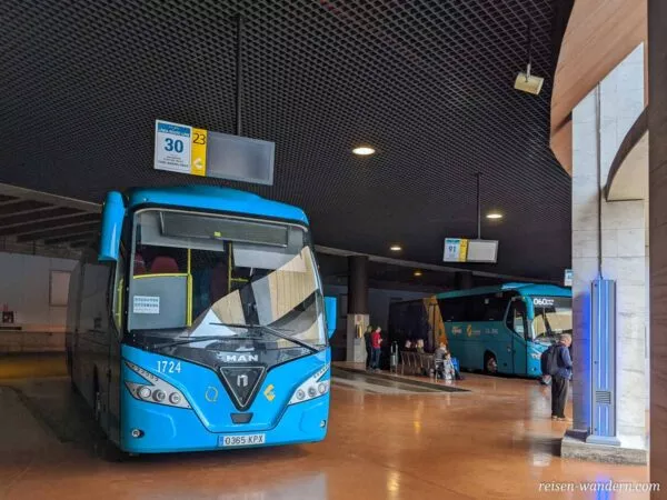 Bus im Busbahnhof Santa Catalina in Las Palmas