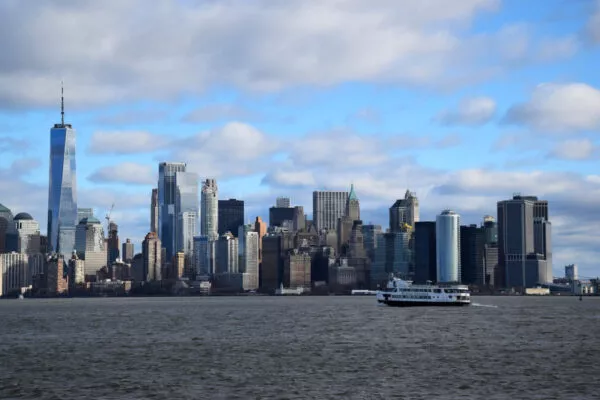 Die Skyline New Yorks von Liberty Island aus gesehen
