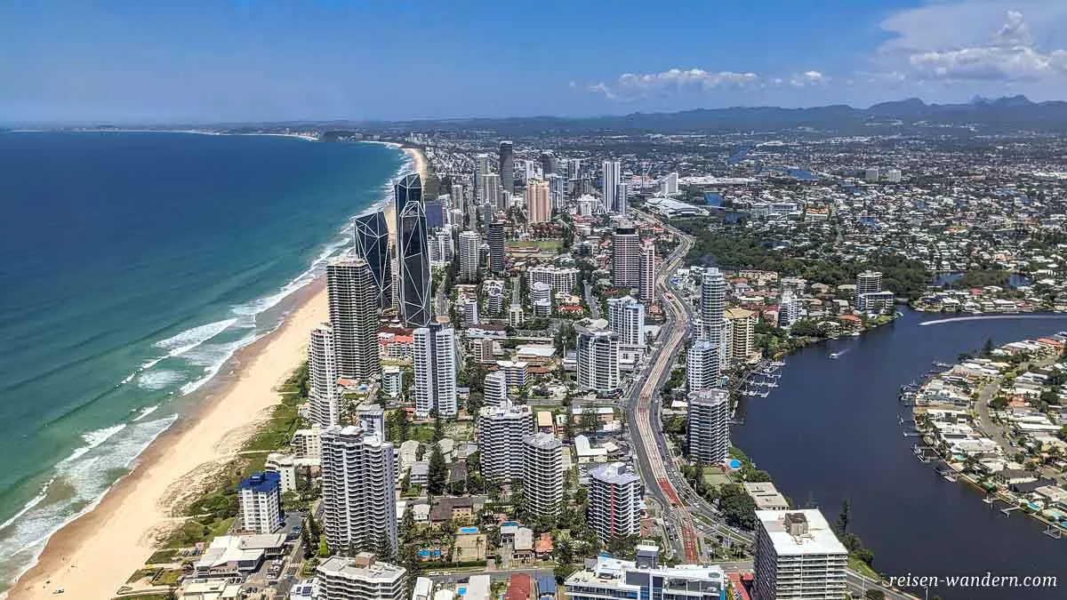 Blick von der Aussicht des Skypoint auf den Süden der Gold Coast