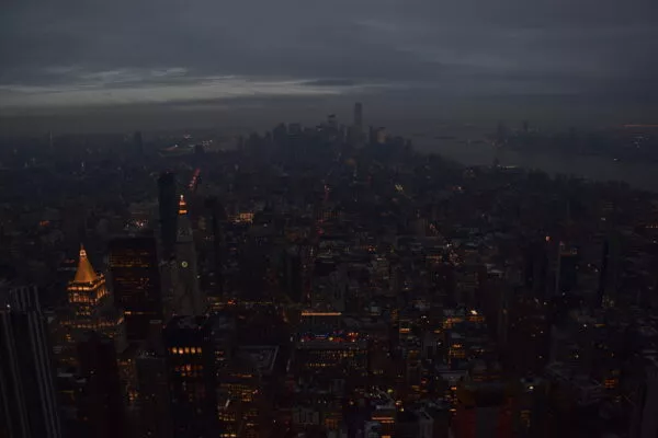 Der Blick vom Empire State Building bei Nacht