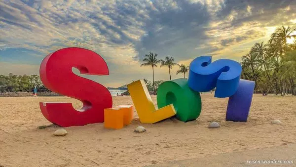Logo Silosa am Strand auf Sentosa