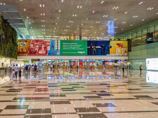 Einreisebereich im Changi Airport in Singapur