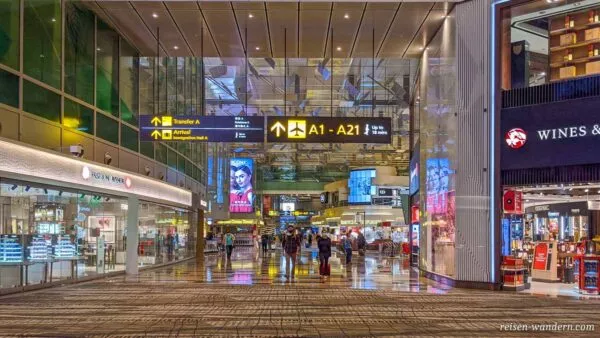 Transitbereich im Flughafen Singapur