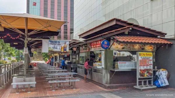 Streetfood-Stände auf der Orchard Road in Singapur