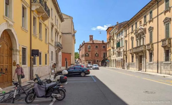 Straße in der Altstadt von Verona