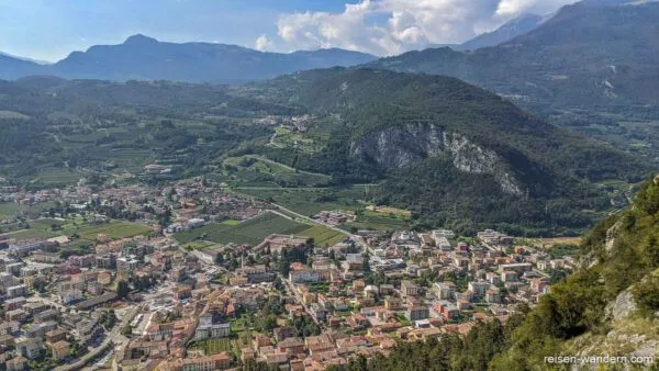 Blick vom Klettersteig Monte Albano auf Mori