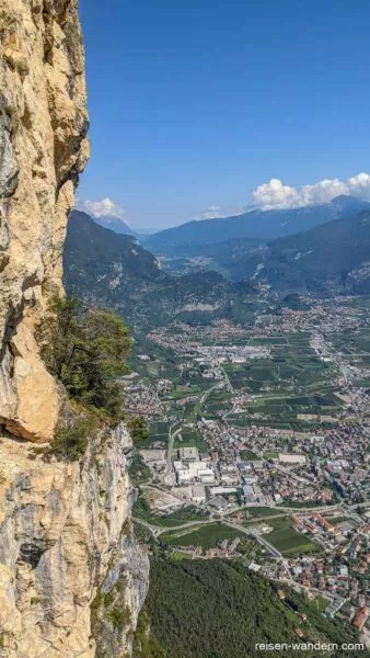 Blick von der längsten Leiter auf die Ebene hinter Riva