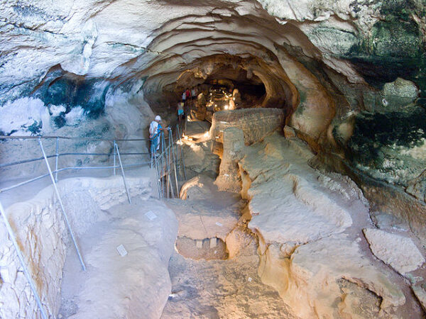 Innenansicht der Höhle Ghar Dalam