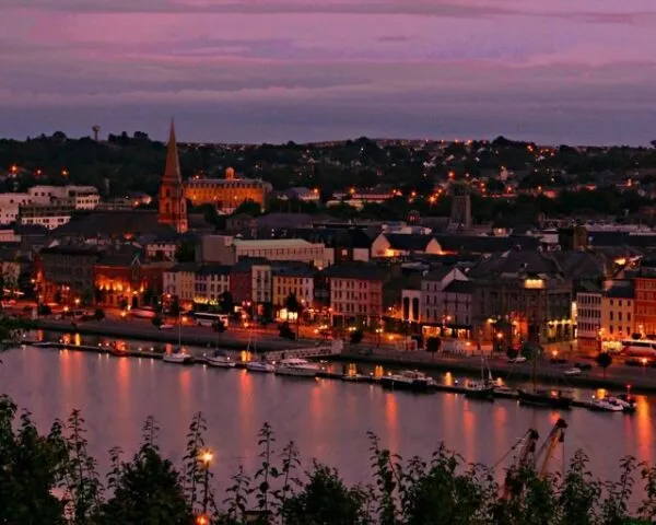 Waterford in Irland am Abend