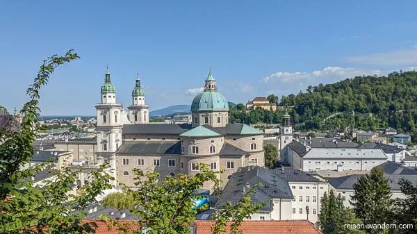 Über den Dächern von Salzburg mit Dom