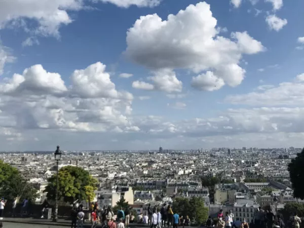 Blick auf das Stadtviertel Montmartre in Paris