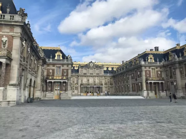 Der Haupteingang des Schloss Versailles